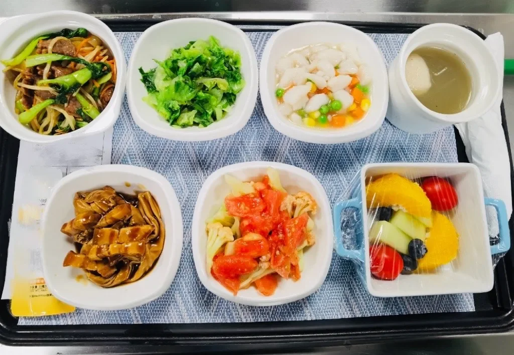 Nutritionally balanced meal served to an inpatient at Jiahui International Hospital