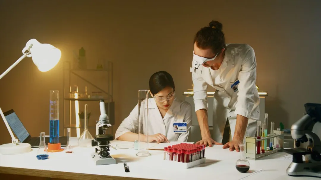 Research scientists at Jiahui International Cancer Center working on next-generation antibody-drug conjugate therapy