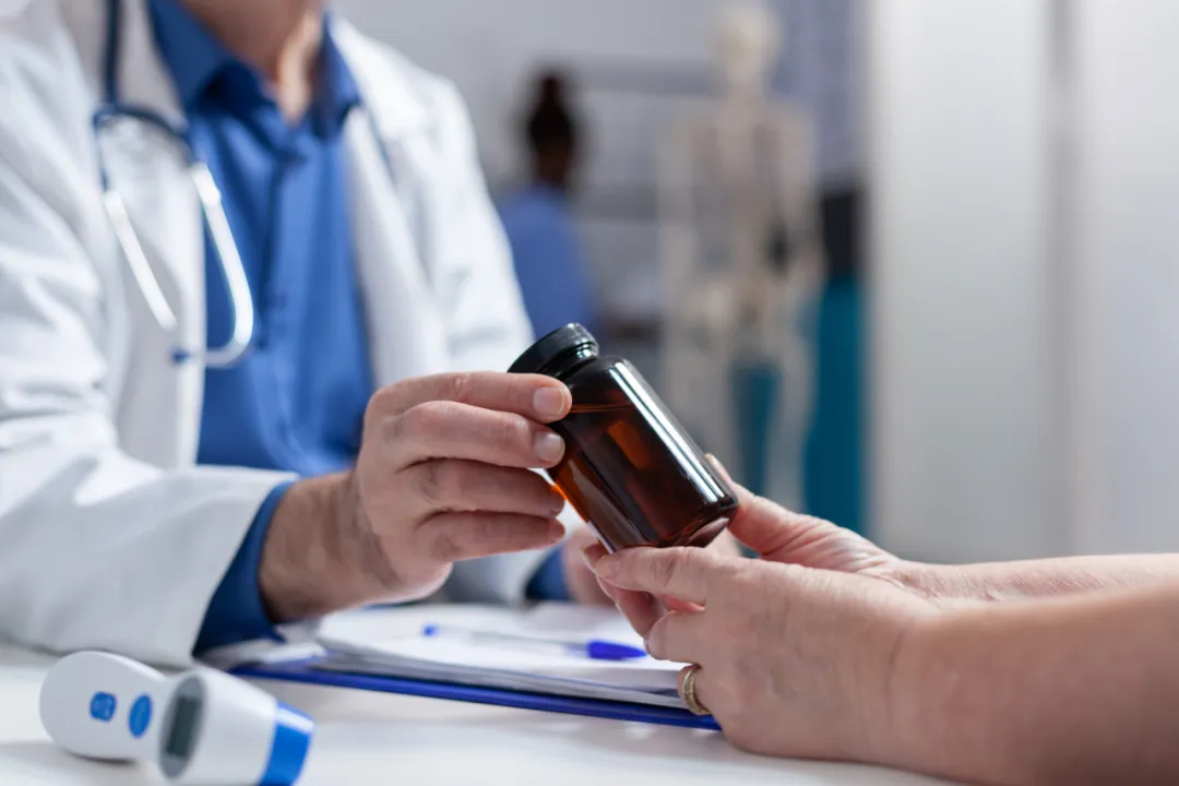 Oncology consultation between physician and patient, representing personalized SCLC treatment planning with Tarlatamab