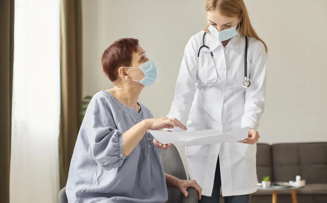 Jiahui oncologist discussing treatment plan with a patient